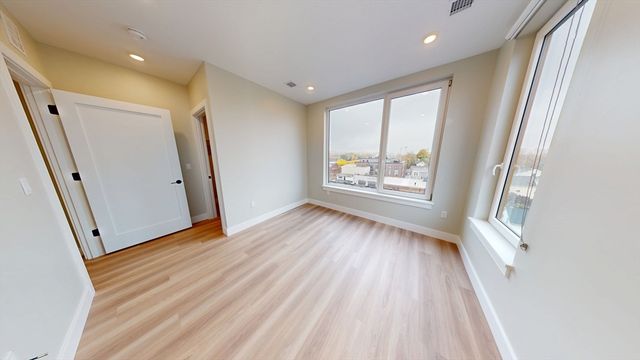 211 Green St. 509, Boston, MA 02130