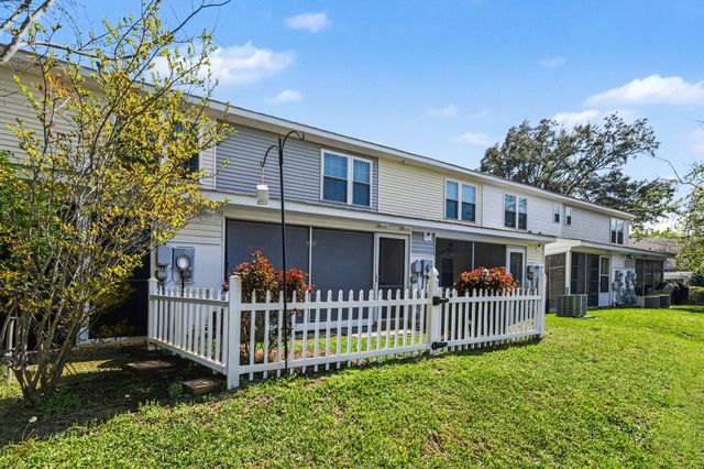 7965 Shadow Oak Drive, North Charleston, SC 29406