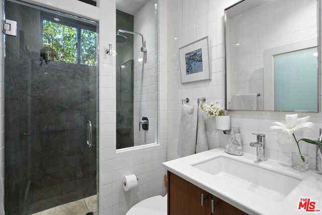 8735 Dorrington Avenue, West Hollywood, CA 90048