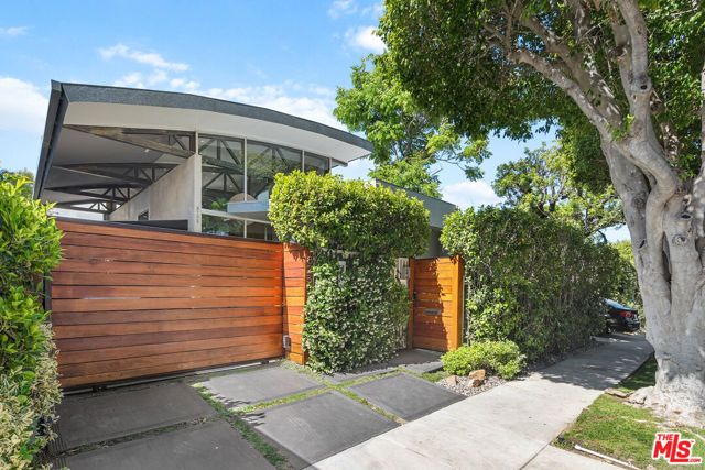 8735 Dorrington Avenue, West Hollywood, CA 90048
