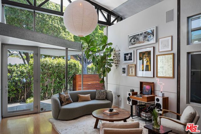 8735 Dorrington Avenue, West Hollywood, CA 90048
