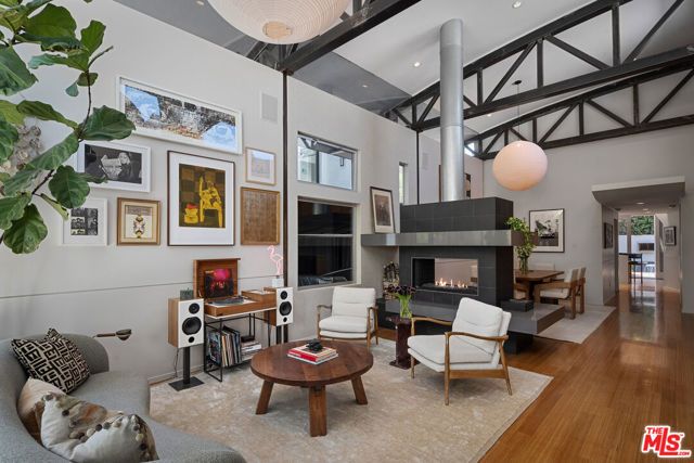 8735 Dorrington Avenue, West Hollywood, CA 90048