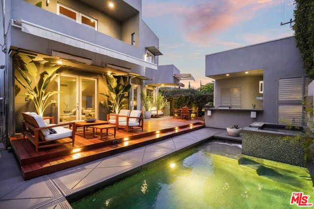 8735 Dorrington Avenue, West Hollywood, CA 90048