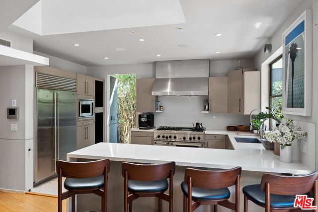8735 Dorrington Avenue, West Hollywood, CA 90048