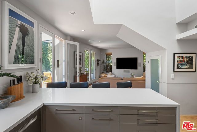 8735 Dorrington Avenue, West Hollywood, CA 90048