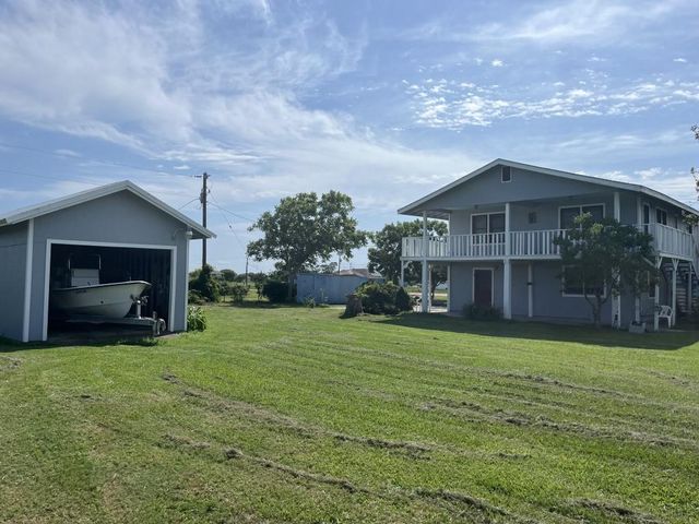 133 Indian Hill Drive, Palacios, TX 77465