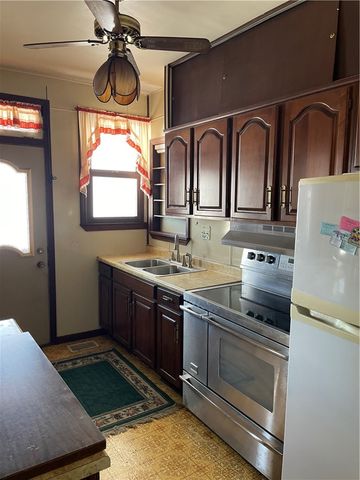 832 Thompson, Donora, PA 15033