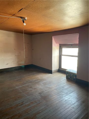 832 Thompson, Donora, PA 15033