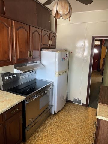 832 Thompson, Donora, PA 15033