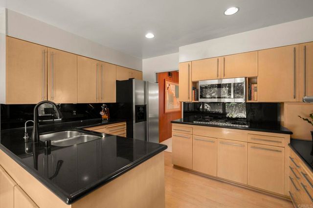 5860 Cactus Way, La Jolla, CA 92037