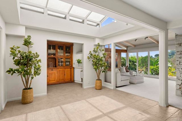 5860 Cactus Way, La Jolla, CA 92037