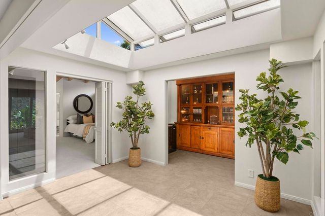 5860 Cactus Way, La Jolla, CA 92037