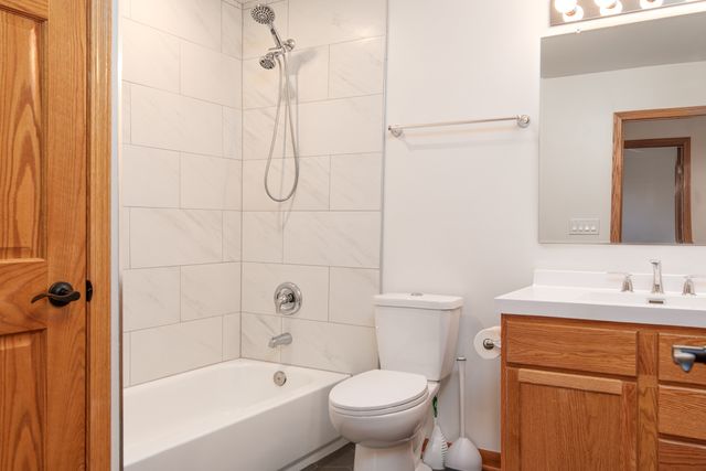 39763 N Rena Avenue, Antioch, IL 60002