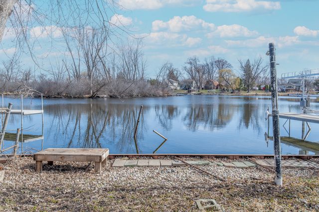 39763 N Rena Avenue, Antioch, IL 60002