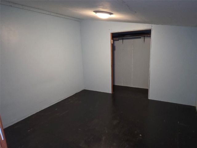 200 W Moerbe ST, Thorndale, TX 76577