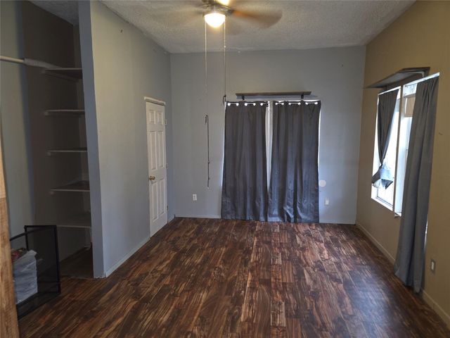 200 W Moerbe ST, Thorndale, TX 76577