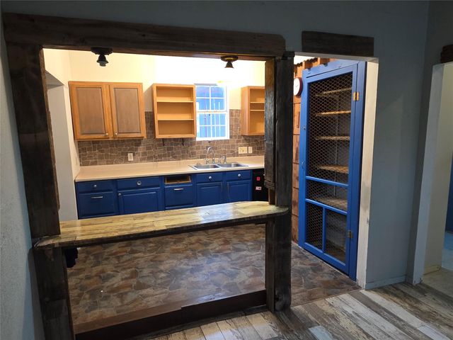 200 W Moerbe ST, Thorndale, TX 76577