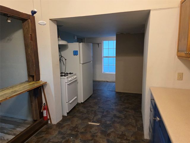 200 W Moerbe ST, Thorndale, TX 76577