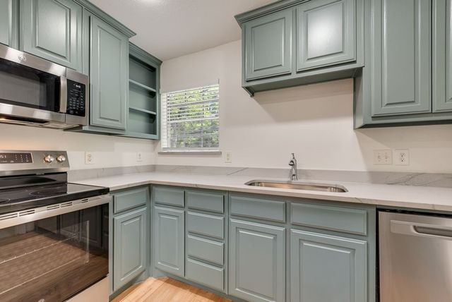 1223 Casa Vale Drive, Dallas, TX 75218