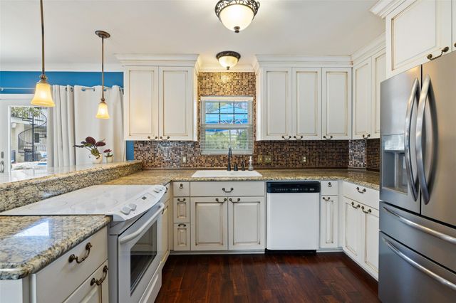 17700 N Rim DR, Leander, TX 78641