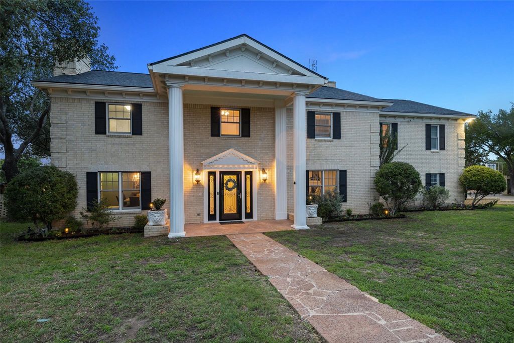 17700 N Rim DR, Leander, TX 78641