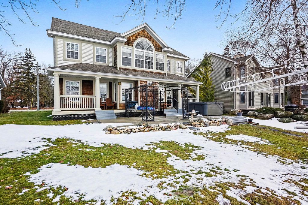 7663 Bay Meadow, Morton Twp, MI 49346