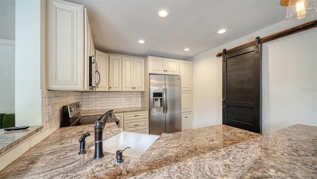 361 BEARDED OAKS CIRCLE, Sarasota, FL 34232