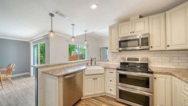 361 BEARDED OAKS CIRCLE, Sarasota, FL 34232