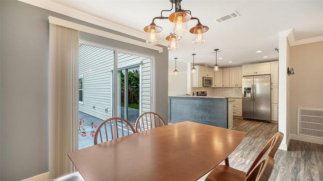 361 BEARDED OAKS CIRCLE, Sarasota, FL 34232