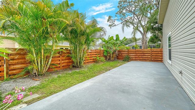 361 BEARDED OAKS CIRCLE, Sarasota, FL 34232