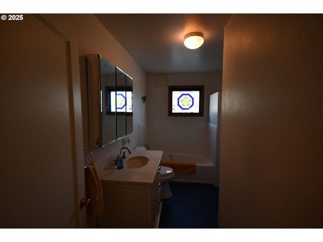 4233 CHENOWETH Rd, The Dalles, OR 97058