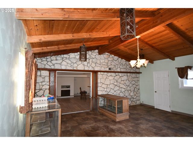 4233 CHENOWETH Rd, The Dalles, OR 97058