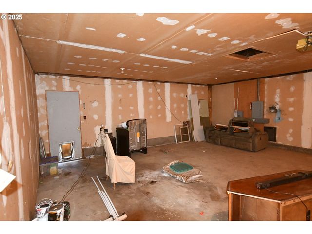 4233 CHENOWETH Rd, The Dalles, OR 97058