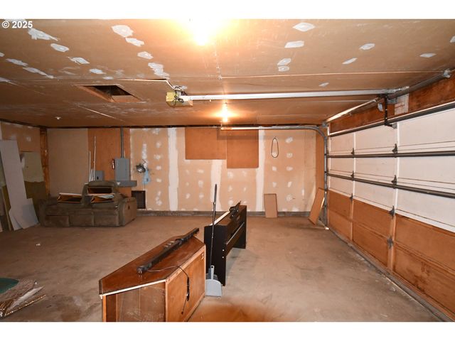 4233 CHENOWETH Rd, The Dalles, OR 97058