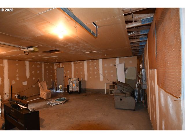 4233 CHENOWETH Rd, The Dalles, OR 97058