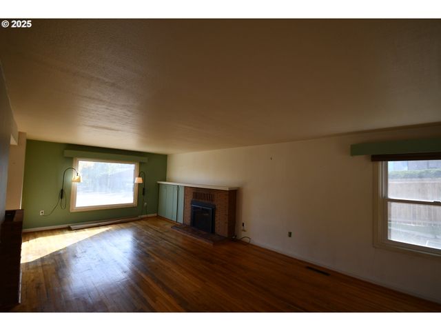 4233 CHENOWETH Rd, The Dalles, OR 97058
