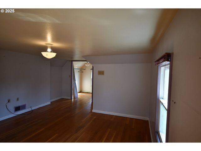 4233 CHENOWETH Rd, The Dalles, OR 97058