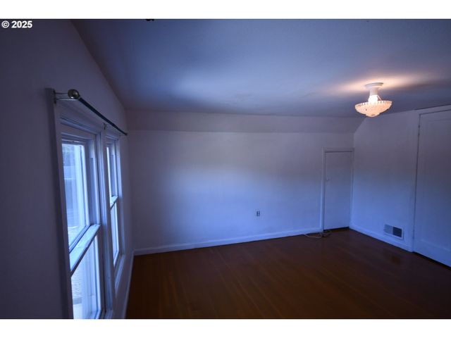 4233 CHENOWETH Rd, The Dalles, OR 97058