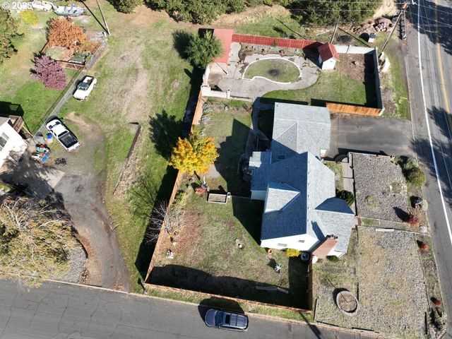 4233 CHENOWETH Rd, The Dalles, OR 97058