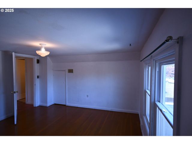 4233 CHENOWETH Rd, The Dalles, OR 97058