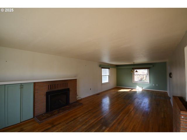 4233 CHENOWETH Rd, The Dalles, OR 97058