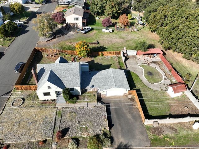 4233 CHENOWETH Rd, The Dalles, OR 97058