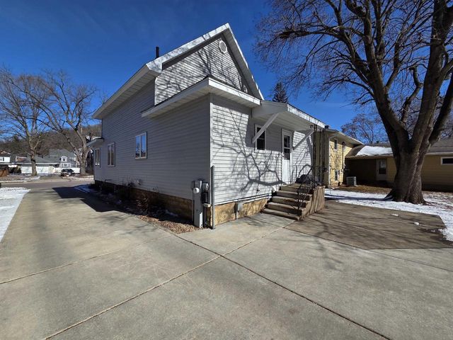 461 E Haseltine Street, Richland Center, WI 53581