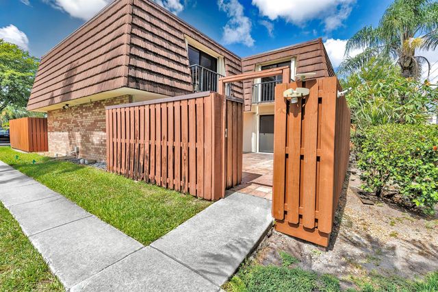 3885 Louis Drive 1203, Lake Worth, FL 33461