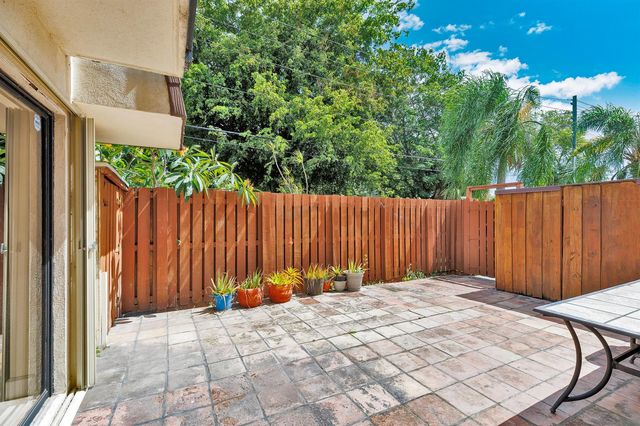3885 Louis Drive 1203, Lake Worth, FL 33461