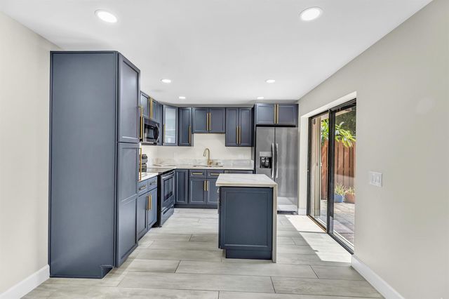 3885 Louis Drive 1203, Lake Worth, FL 33461