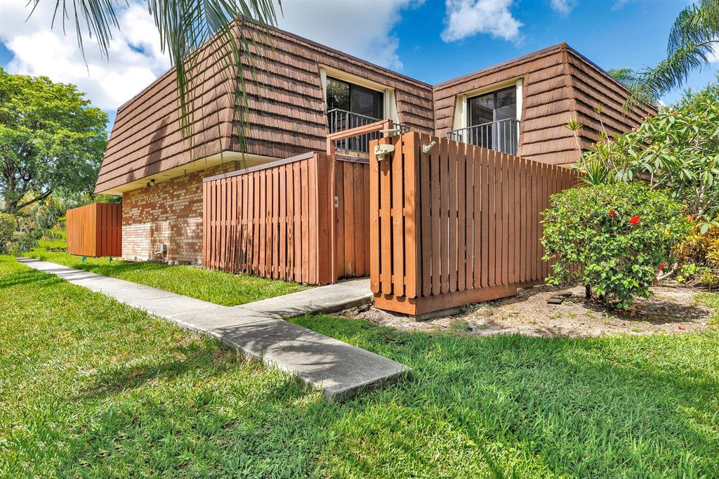 3885 Louis Drive 1203, Lake Worth, FL 33461