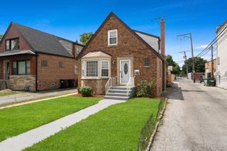 9510 S Sawyer Avenue, Evergreen Park, IL 60805