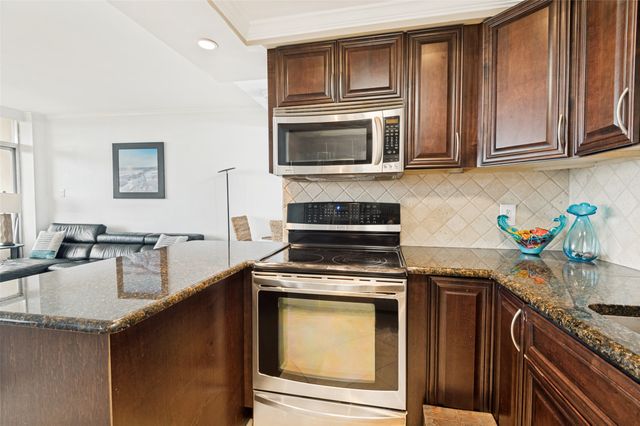 6211 W Northwest Highway 803, Dallas, TX 75225