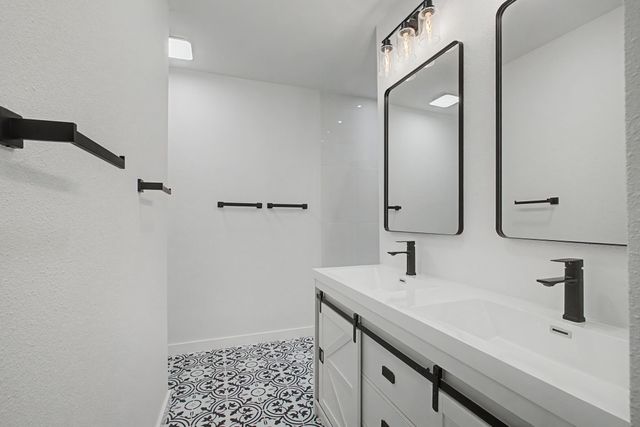 806 Laguna Drive, Garland, TX 75043